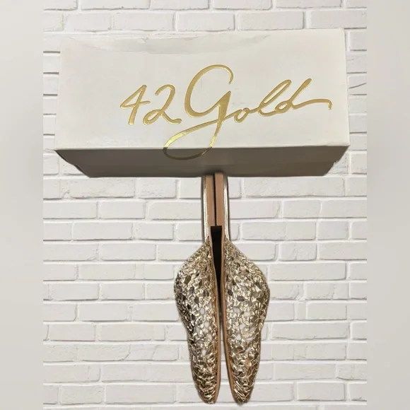 42 Gold Charmed Woven Metallic Gold Leather Mules Flats Slides Size 7 With Box - Picture 2 of 6